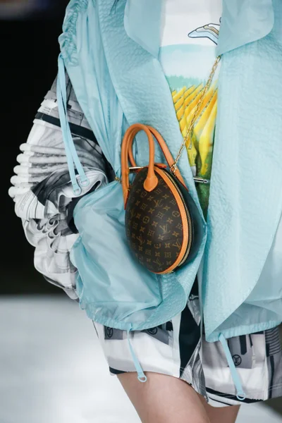 Look 11